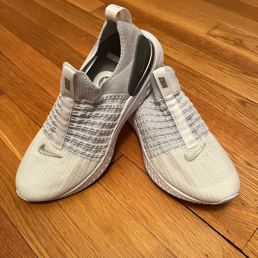 Women’s Nike Phantom Run Running Sneakers Size 9